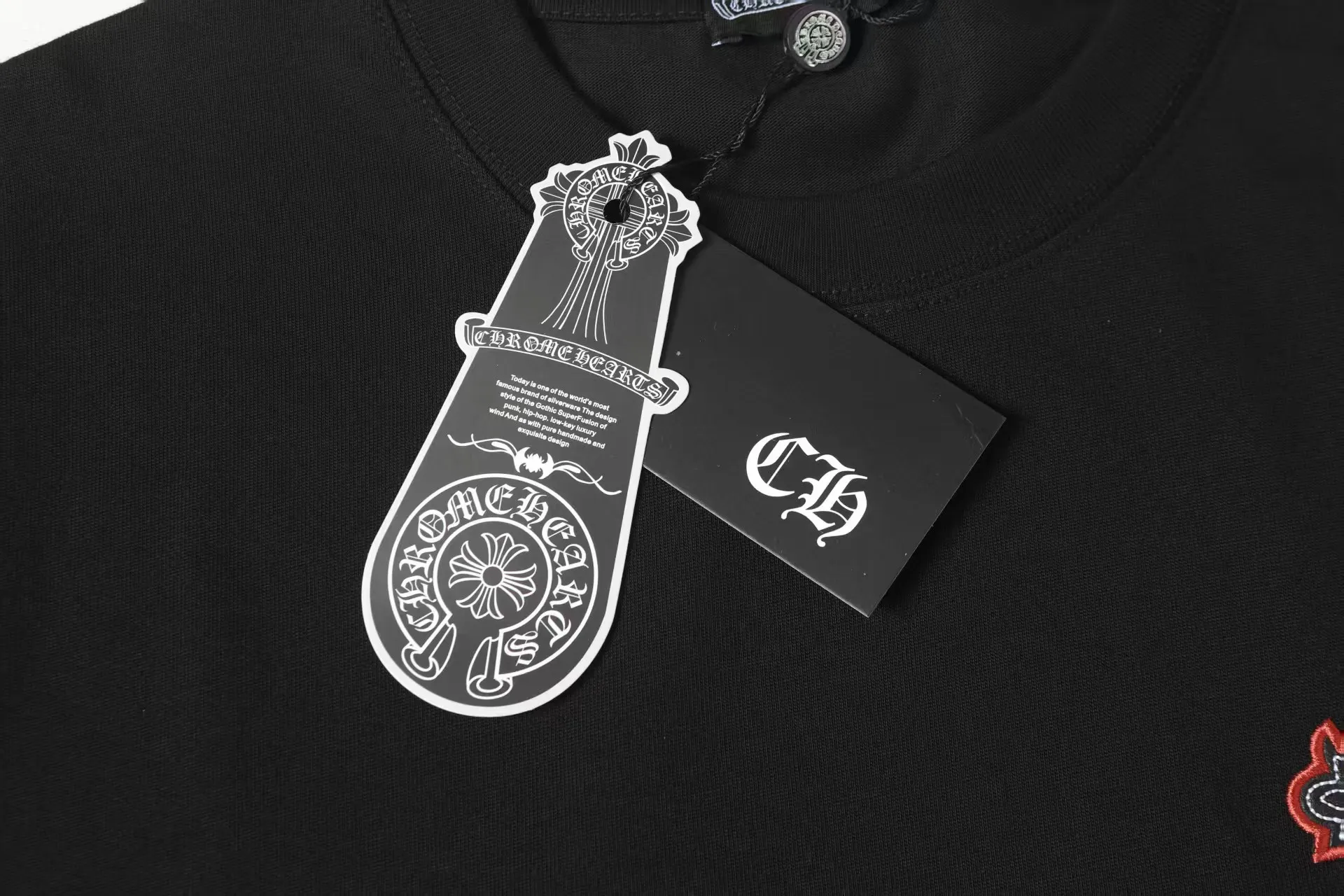 P180 Chrome Hearts* Chrome Hearts are made of 320g double yarn fabric, 1*1 Solona rib, imported digital front and rear white ink direct injection + laser embroidery, hand-nailed hardware accessories, loose version, same style for men and women. Color: Black White Size: XS S M L